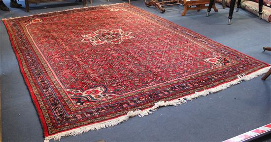 Red ground Hamadan carpet, 11ft 8in by 8ft 6in.(-)